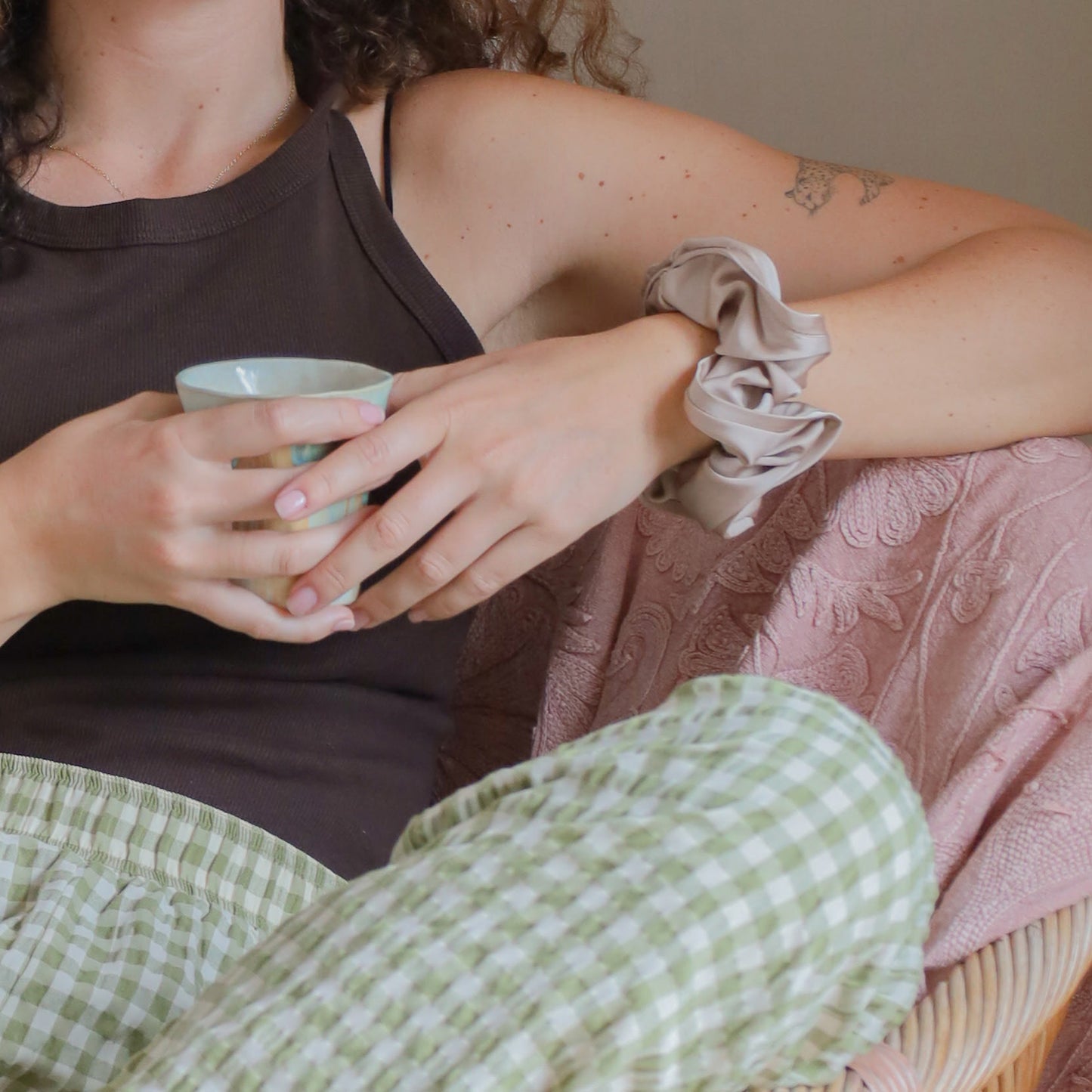 Anemone Scrunchie - Beige