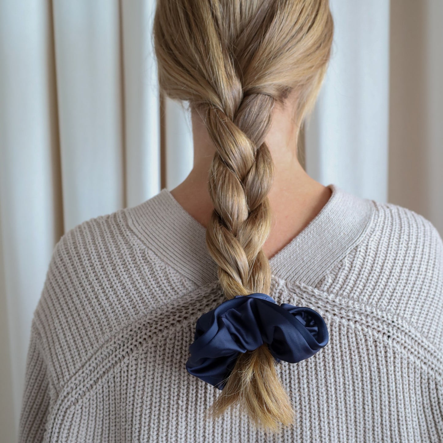 Anemone Scrunchie - Navy