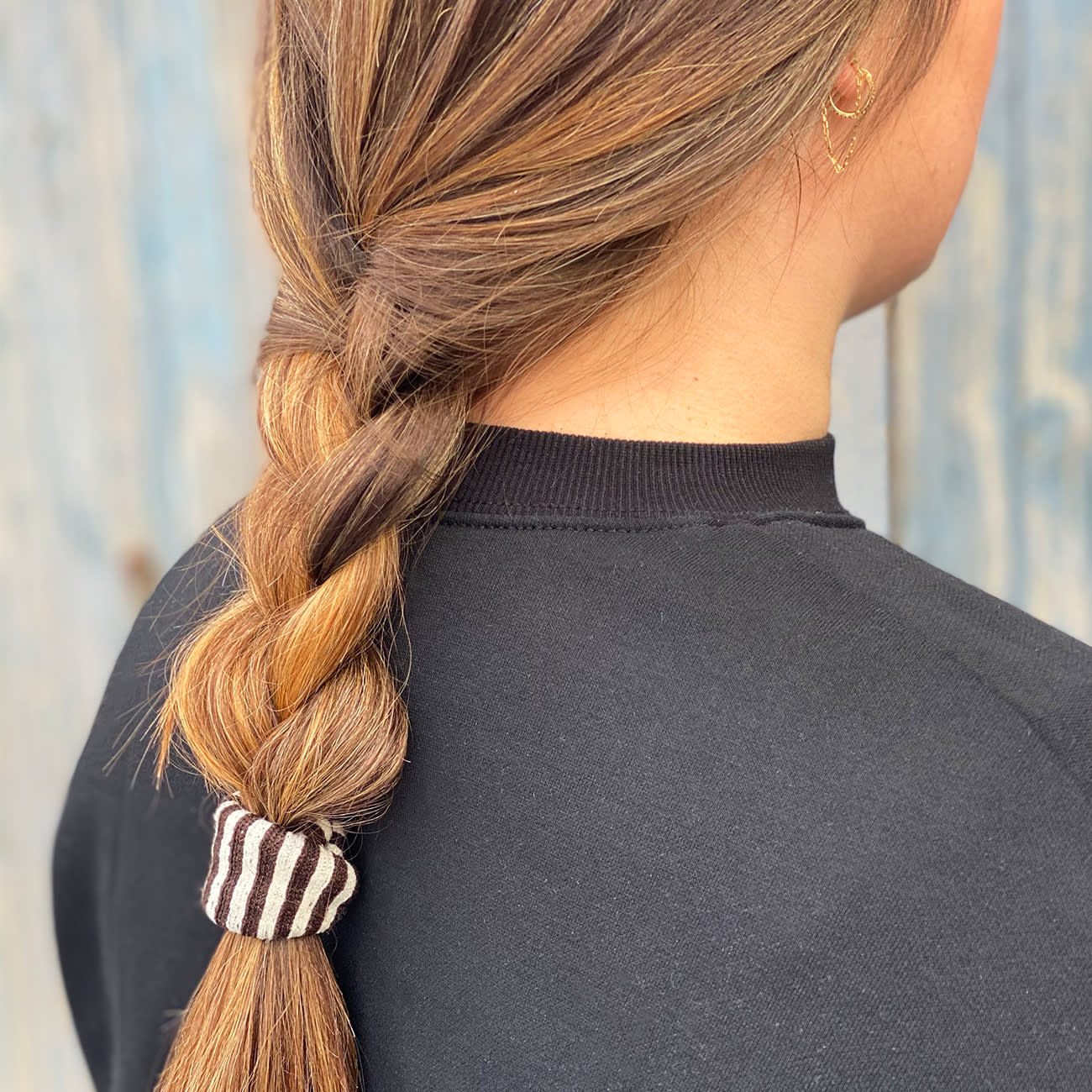 Ea Hårelastik - Brun Stribet