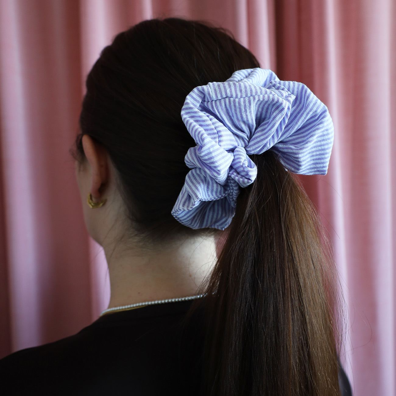 Isabella Scrunchie - Lilla/Hvid Strib