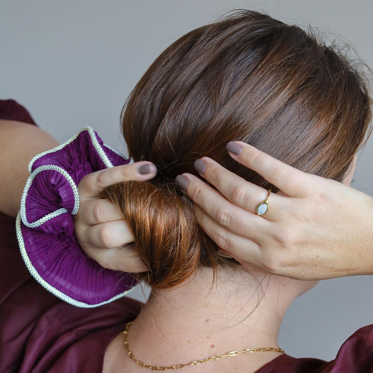 Lilje Scrunchie - Blomme