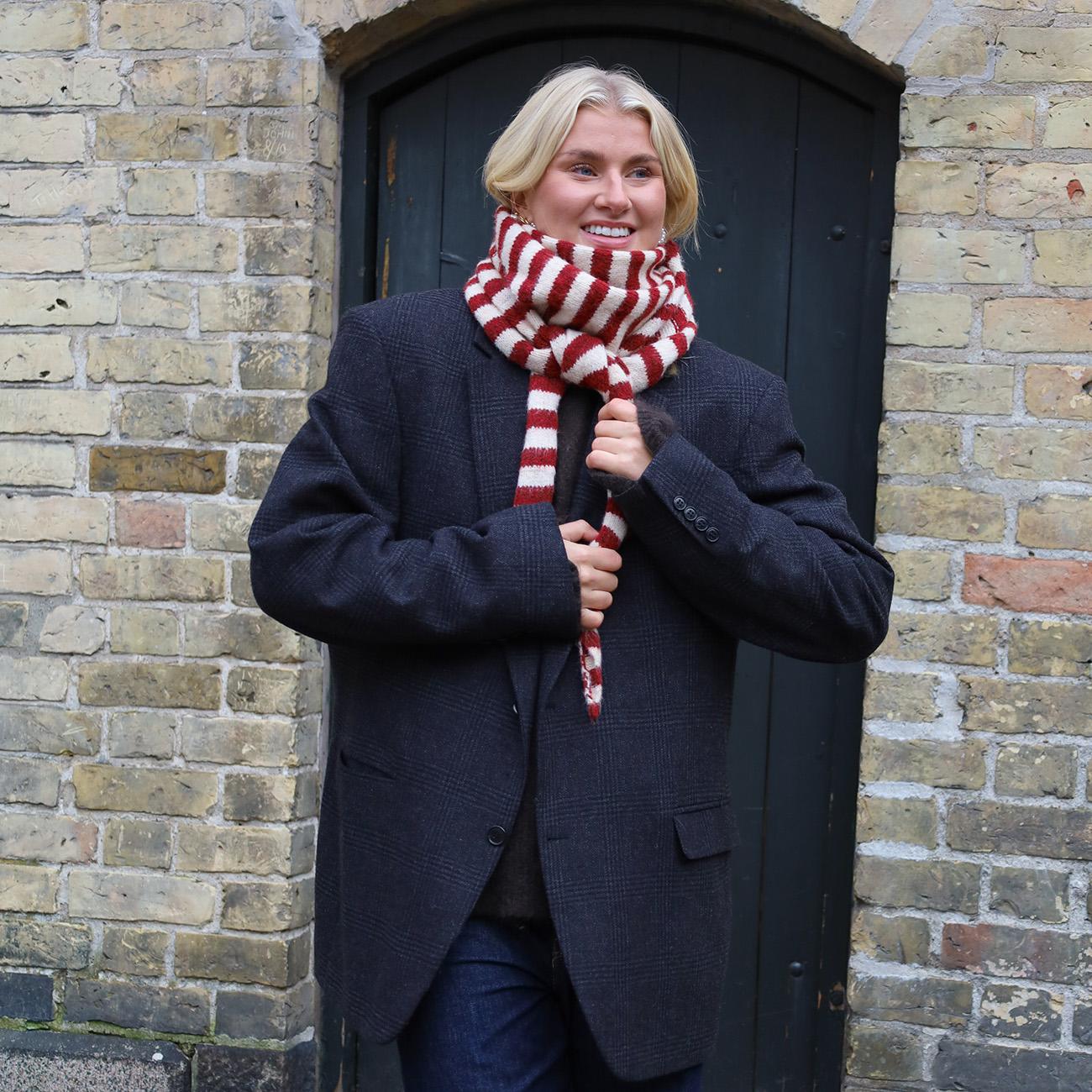 Kliva Tørklæde - Rød/Råhvid Stribet