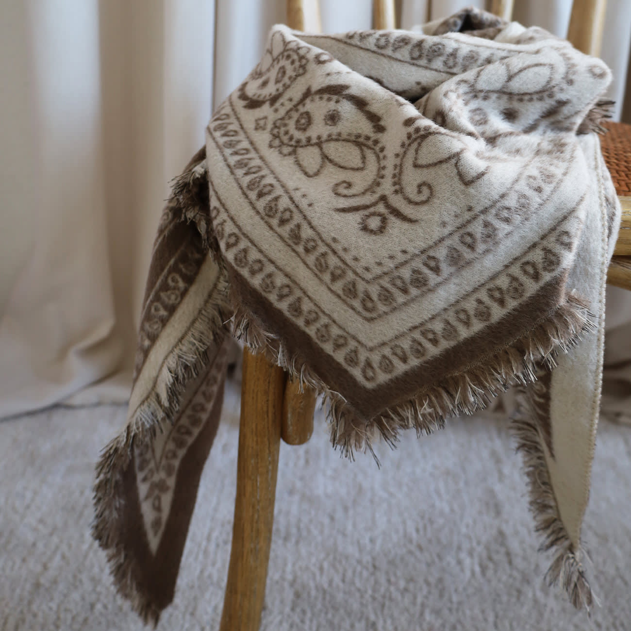Margot Tørklæde - Paisley Beige/Taupe (FORUDBESTILLING)