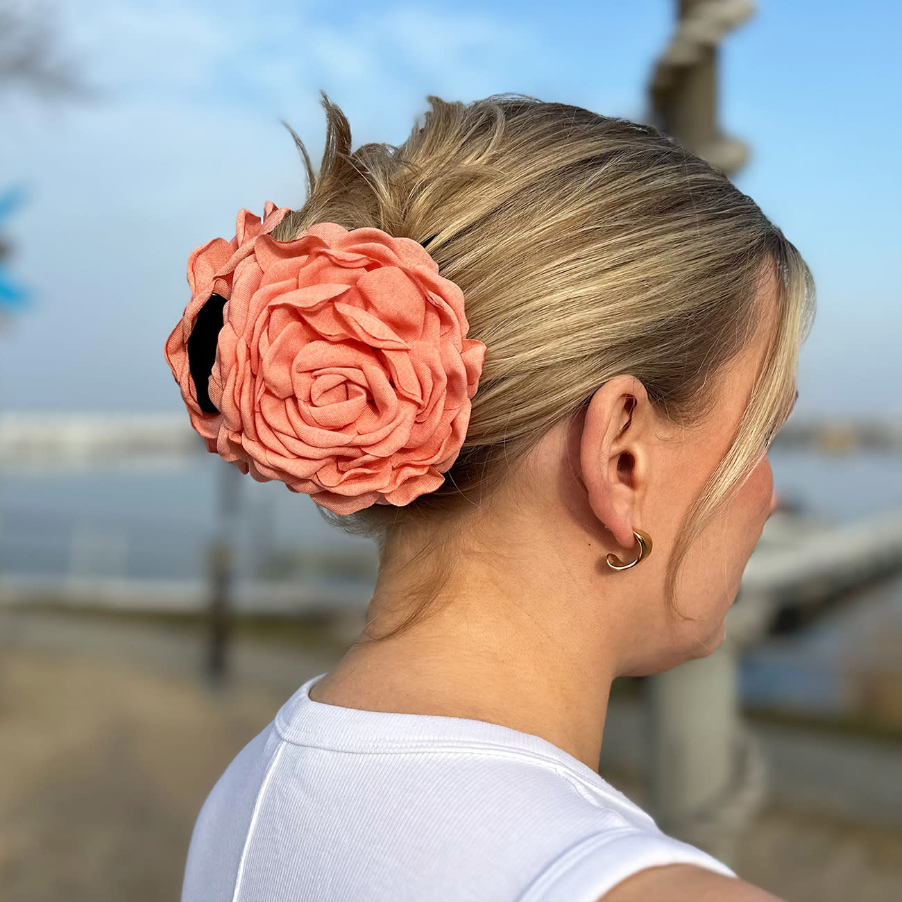 Daisy Hårklemme - Stor - Lys Koral (FORUDBESTILLING)