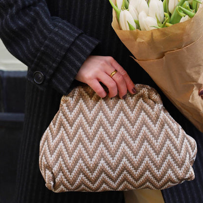 Alba Zig Zag Clutch - Brun/Hvid