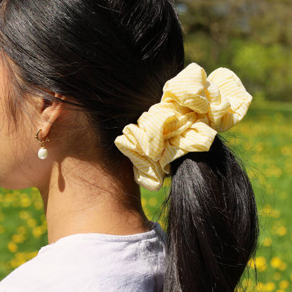 Isabella Scrunchie - Gul/Hvid Strib