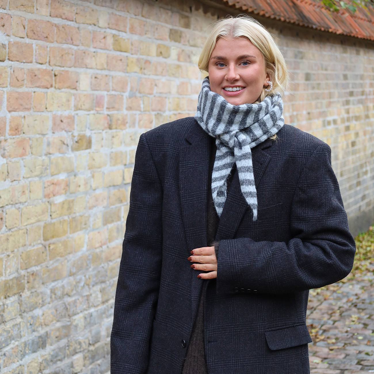 Kliva Tørklæde - Grå/Lys Grå Stribet