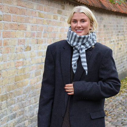 Kliva Tørklæde - Grå/Lys Grå Stribet