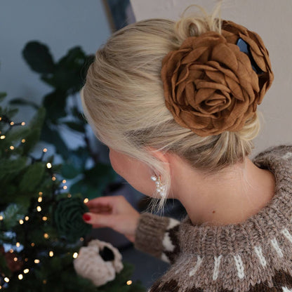 Daisy Hårklemme - Stor - Mørkebrun (FORUDBESTILLING)