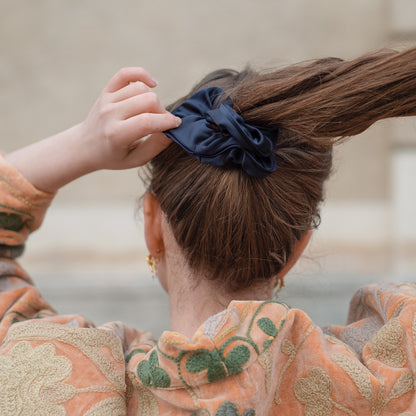 Anemone Scrunchie - Navy